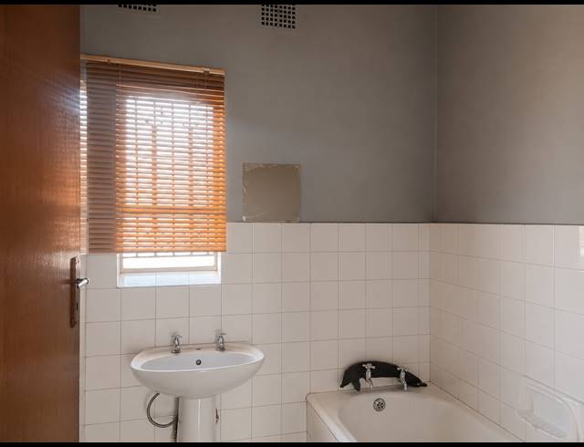 3 BEDROOM HOUSE FOR SALE IN VANDERBIJLPARK CE 5